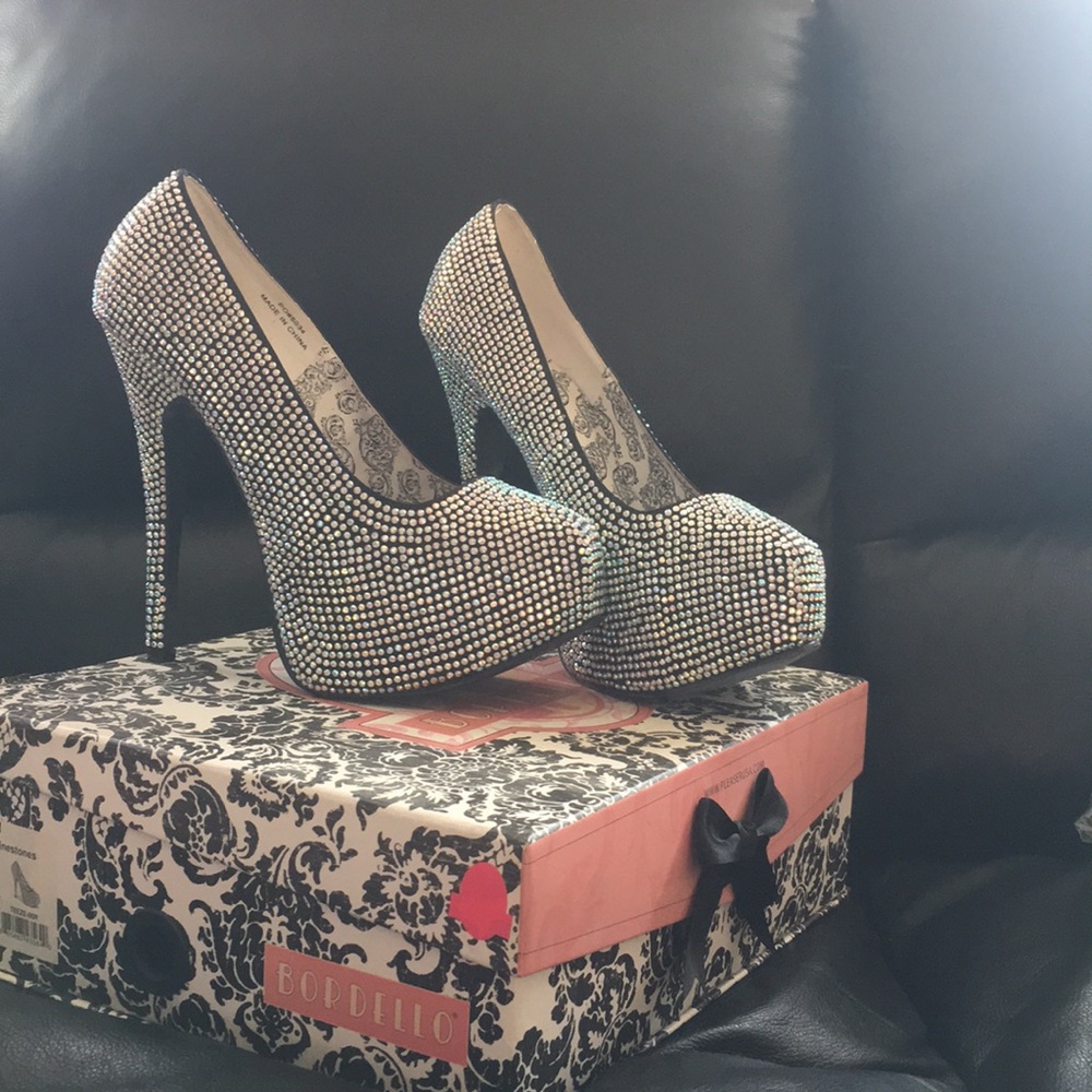 BORDELLO PLATFORM PUMPS